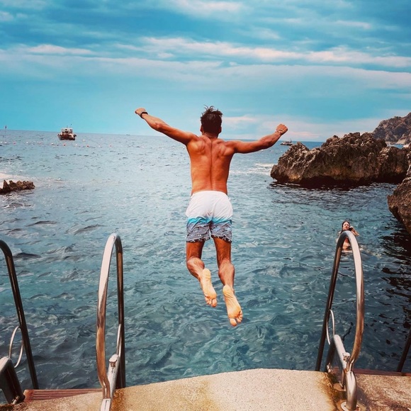 Meet your Posher, Ash - Picture 1 of 1